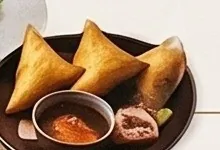 Samosa dengan saus